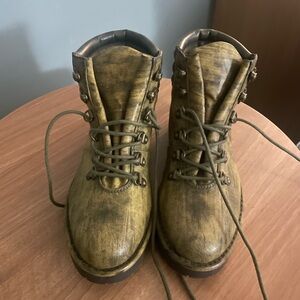 Seven Dials Olive Lace-Up Boots NWOB 6.5